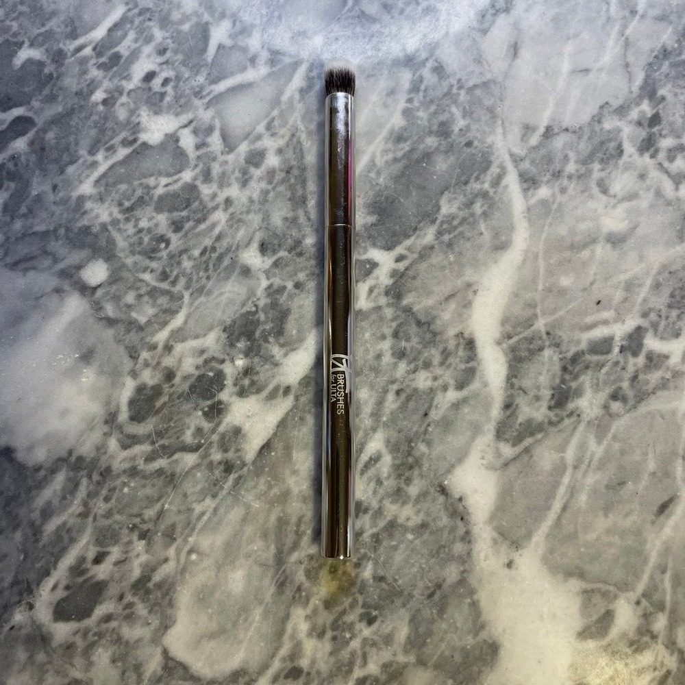 New It Cosmetics Airbrush Crease Brush